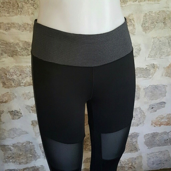 Small Mesh Panel Legging - Picture 3 of 8